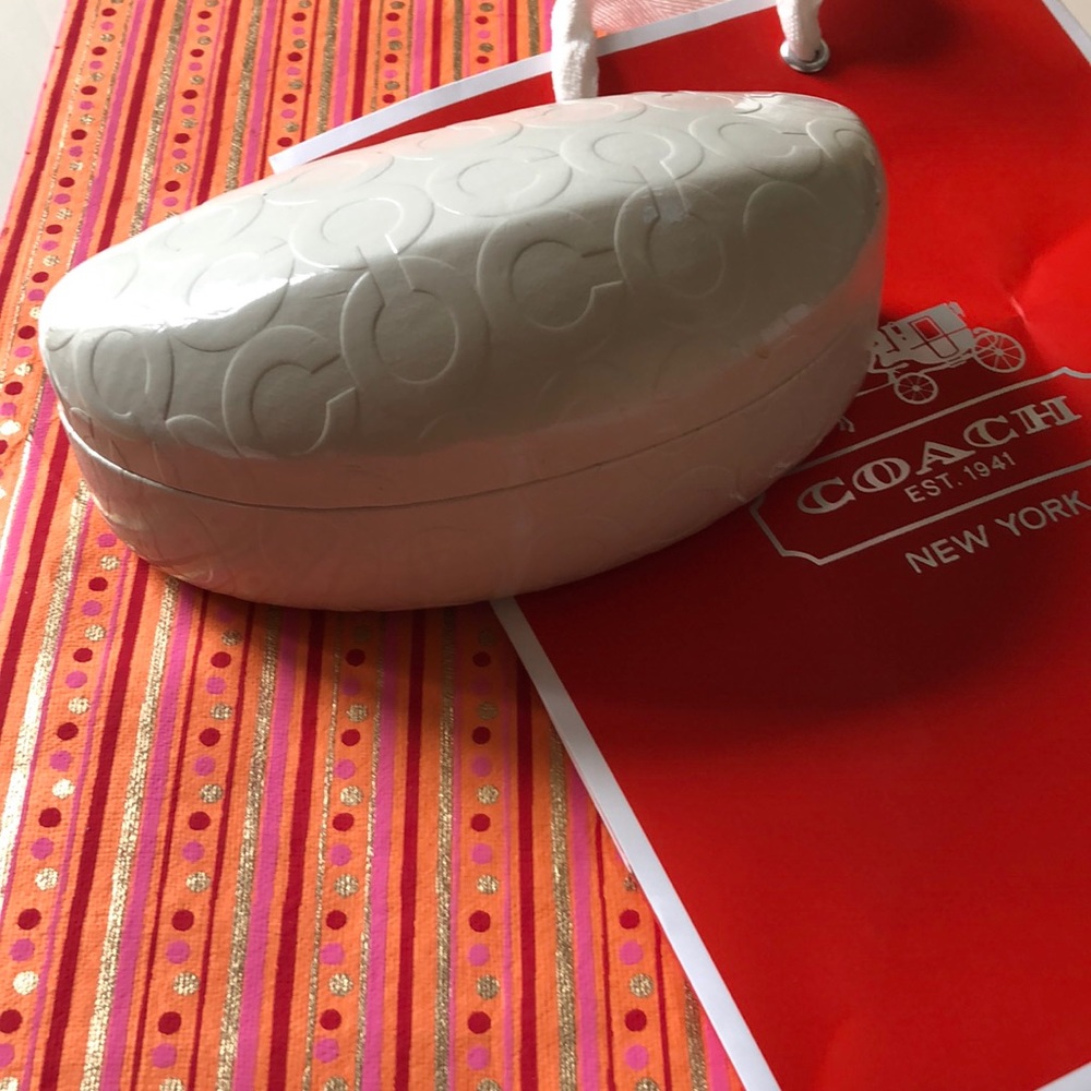 Coach Clam Shell White Glasses Case